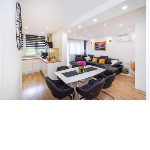 M&F Luxury Apartment
