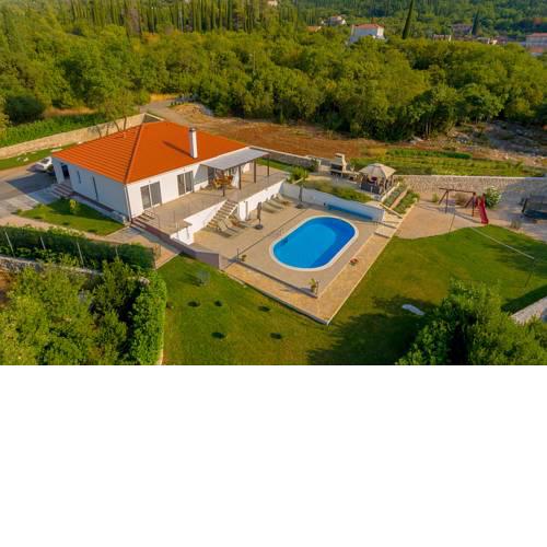 Mihatovici Villa Sleeps 6 Pool Air Con WiFi