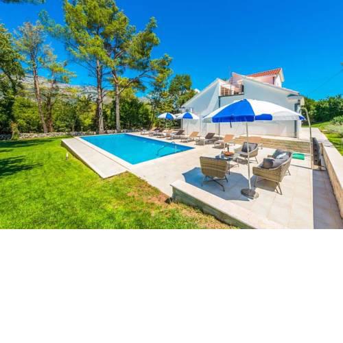Mihatovici Villa Sleeps 8 Pool Air Con WiFi