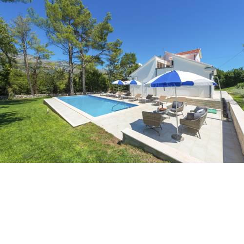 Mihatovici Villa Sleeps 8 Pool Air Con WiFi