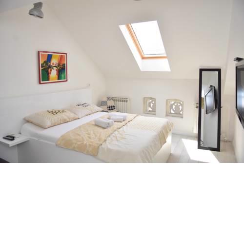 Mika Apartments