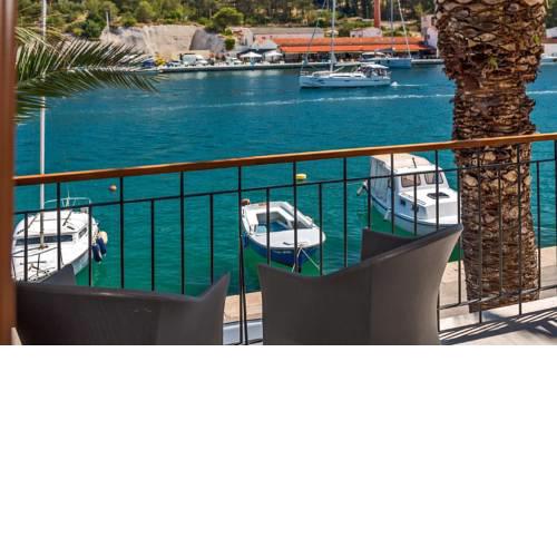 Milna Bay seafront Villa Bijaka 5* 4 Bedrooms