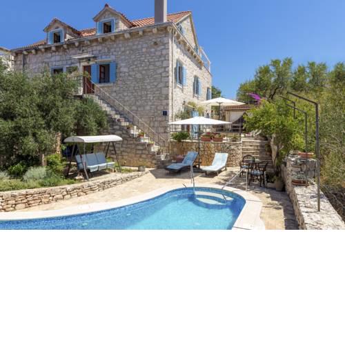 Milna Villa Sleeps 7 Pool Air Con WiFi