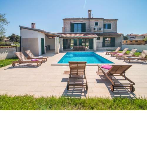 Minimalistically decorated villa Pomer with private pool and fenced yard