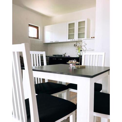 MIRAMAR Apartments
