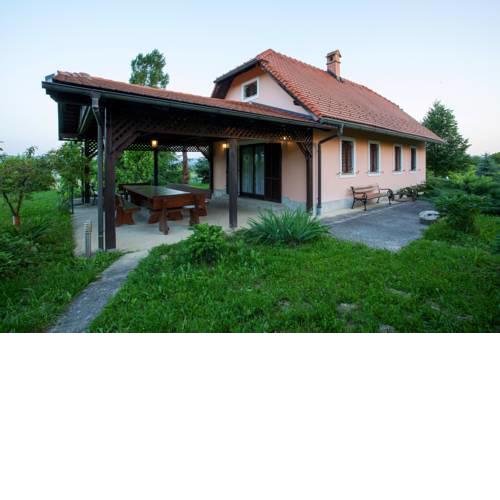 Mladen’s cottage on 12000 m2 (Mladenova Hiža)