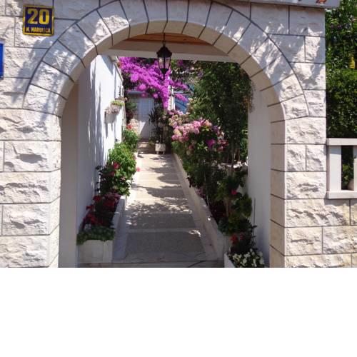 Mladineo Apartments & Rooms
