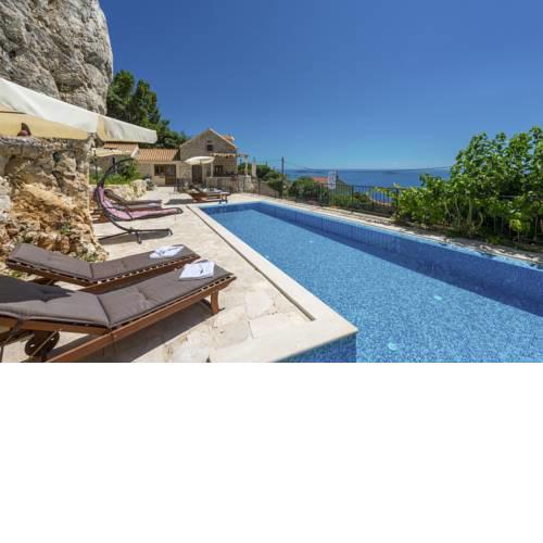 Mlini Villa Sleeps 8 with Pool Air Con and WiFi