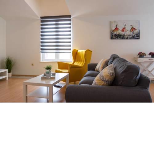 MODERN 3BD/3BA COZY APARTMENT covered parking