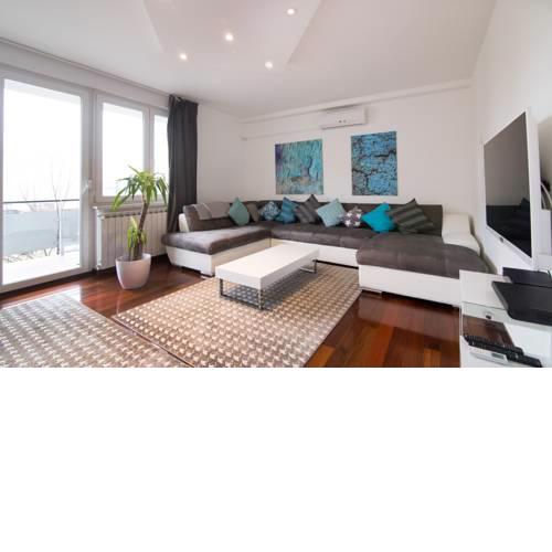 Modern apartment few steps from the City Center!