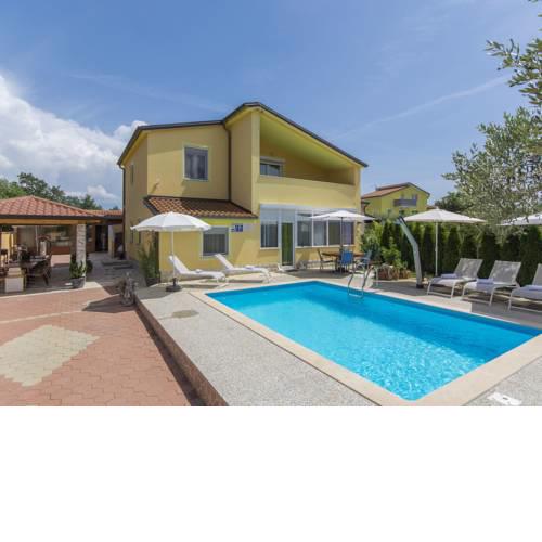Modern Apartment in Brcici with Swimming Pool