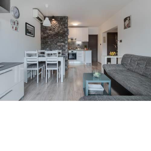 Modern apartment near city centre and the beach