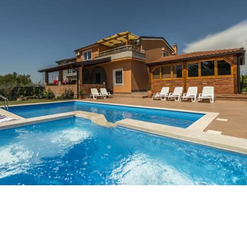 Modern Apartment with Swimming Pool in Visnjan