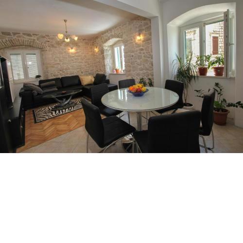 Modern apt in the stone house in the very center