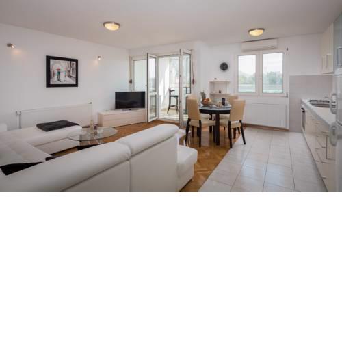 Modern City Center Apartment