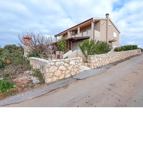 Modern Holiday Home in Mandre with Barbeque
