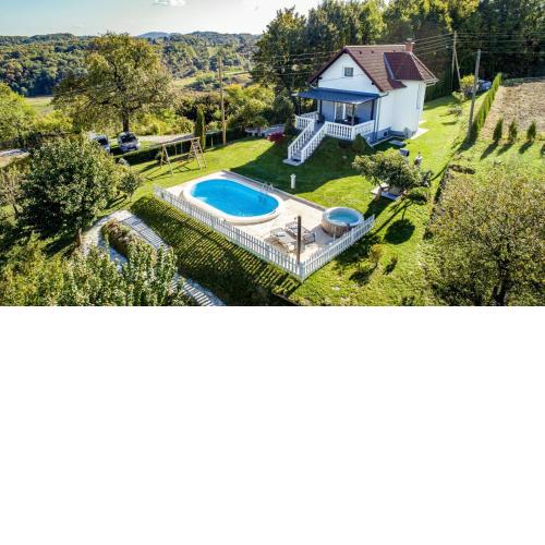 Modern Holiday Home with swimming pool, hot tub, WiFi and 2 bedrooms, near Varazdin