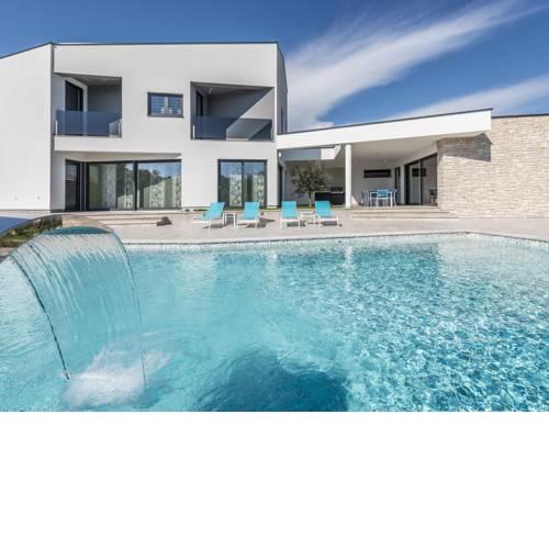 Modern Villa in Kringa with Swimming Pool
