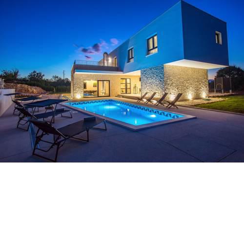 Modern Villa M30 with private pool, 3 en-suite bedrooms