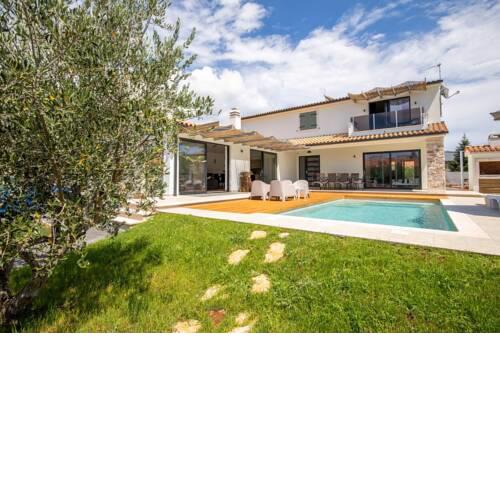 Modern Villa with 4 bedrooms and pool near Pula