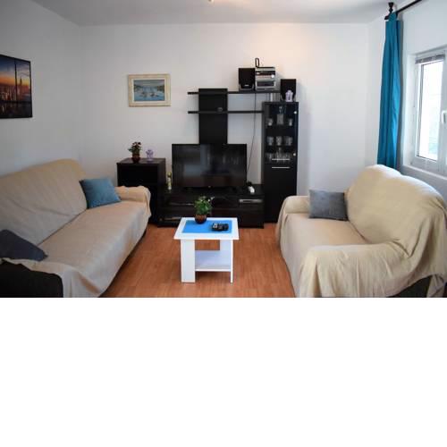 Moderni apartman sa velikom terasom