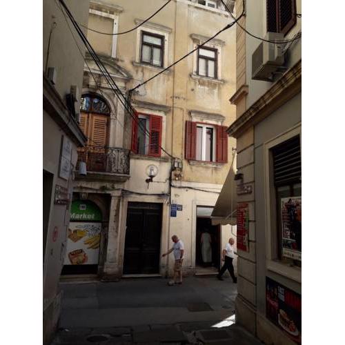 MODEST PLACE IN HEART OF CITY
