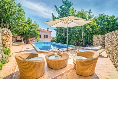 Moscenice Villa Sleeps 8 Pool Air Con WiFi