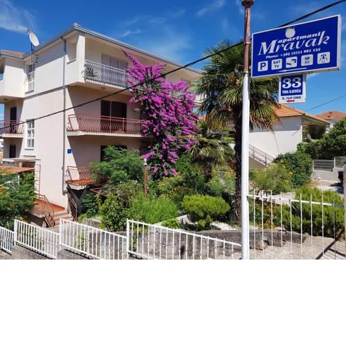 Mravak Apartments