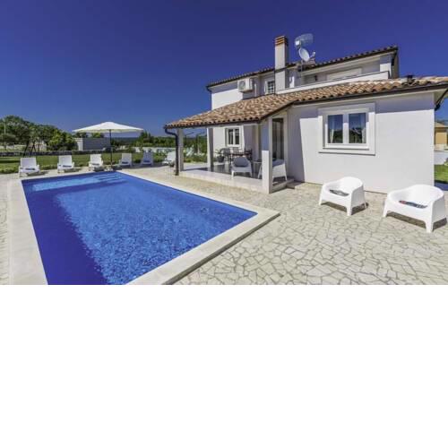 Mutvoran Villa Sleeps 6 with Pool Air Con and WiFi