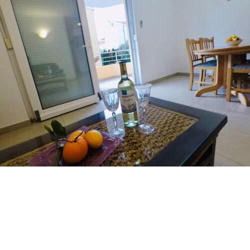 Nedo: Two bedrooms apartment near the beach (4+1)