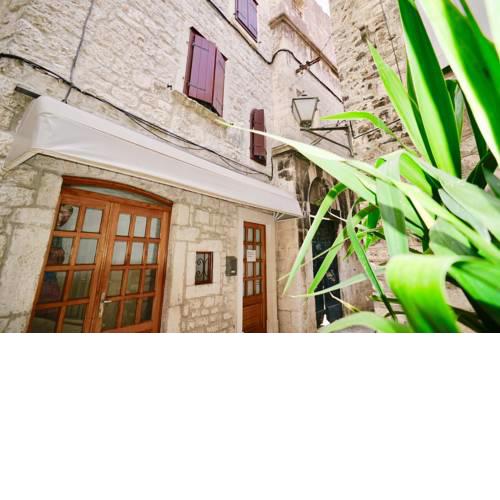 Nest for rest in Trogir