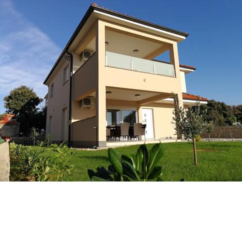New And Comfortable Apartment With Seaview