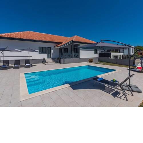 New and modern villa with private pool and summer kitchen in central Istria
