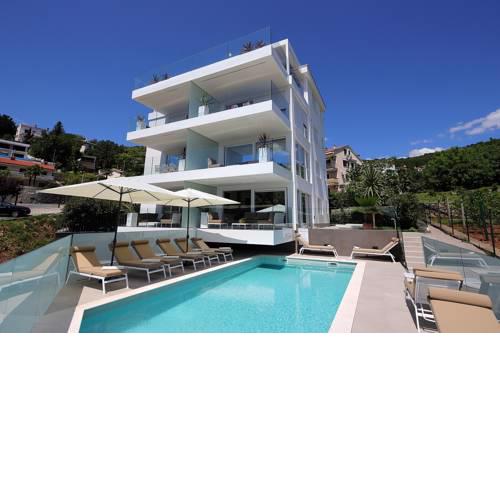 New apartment with swimming pool near the beach A3