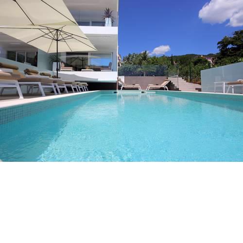 New apartment with swimming pool near the beach