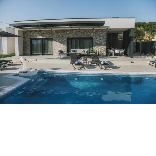 NEW! Casa Mia with 40sqm private swimming pool with massage, 4 spacious bedrooms