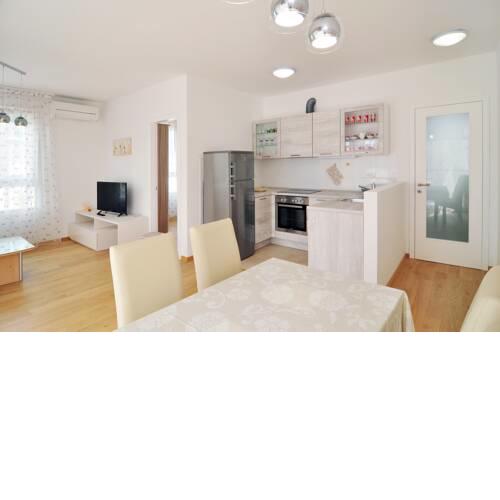 New, full equipped flat, close to beach + garage, Andjelka
