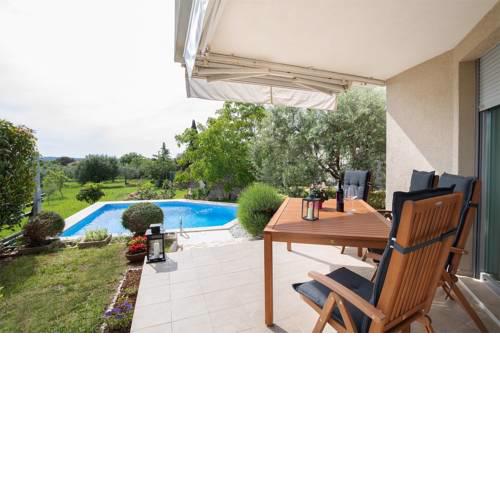 Luxury 2BDR apartment with PRIVATE Swimming Pool, and parking