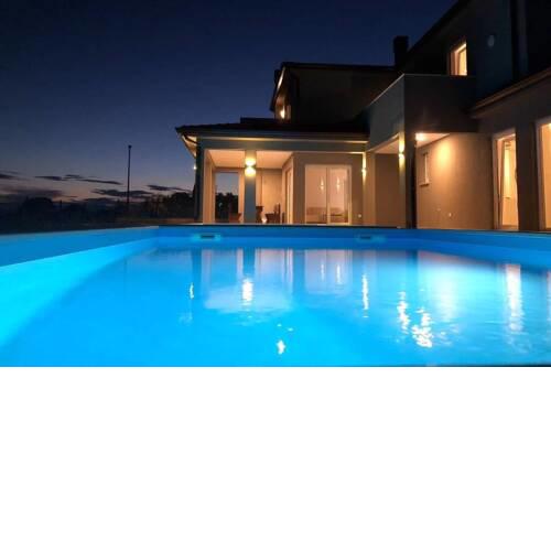 New luxury-4 bedroom house with private pool