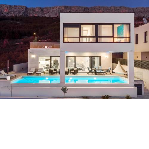 NEW! Villa Lemon with heated infinity Pool, a Hot tub, a Cinema room, sea views, 6 pax