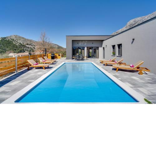 New! Villa Mir with private pool, 3 bedrooms, 7km from sandy beach