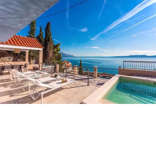 New! Villa Perla Blu with 4 bedrooms, heated pool, jacuzzi, 50m from beach