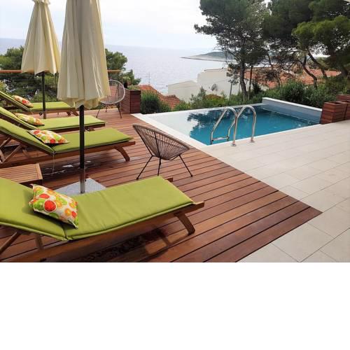 Newly renovated house in the town of Hvar with new pool, sea view and only 100m far from the sea.