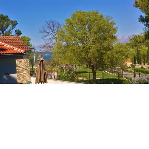 Newly renovated old stone house near the beach