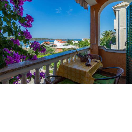Nice apartment in Barbat na Rabu with 1 Bedrooms