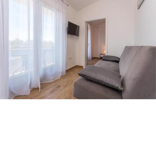 Nice apartment in Biograd na Moru with WiFi and 1 Bedrooms