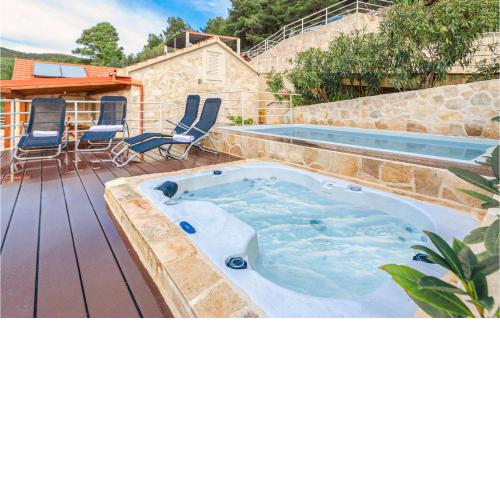 Nice apartment in Blato with Outdoor swimming pool, WiFi and 2 Bedrooms