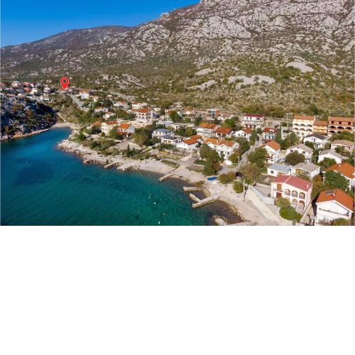 Nice apartment in Cesarica with WiFi and 1 Bedrooms