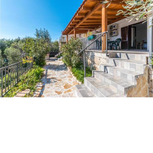 Nice apartment in Drage with WiFi
