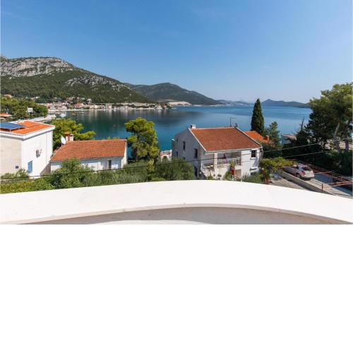 Nice apartment in Klek with WiFi and 2 Bedrooms